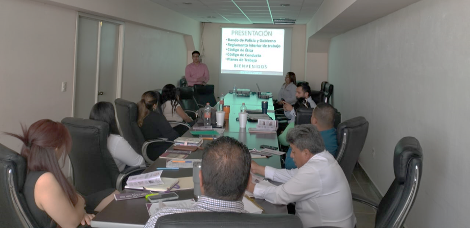 CON MOTIVO DE DAR A CONOCER LA REGLAMENTACIÓN APLICABLE COMO SERVIDORES PÚBLICOS LA CONTRALORIA MUNICIPAL DE COSIO LOS EXPONE AL H. AYUNTAMIENTO.